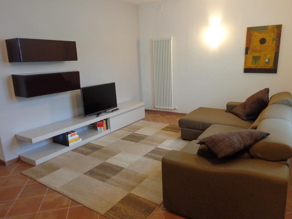 La Casa In Rivalta Villa Verduno Room photo